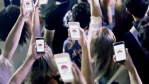 foto de adolescente con celulares