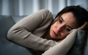 Acumulación compulsiva - Mujer deprimida