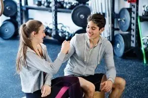 Centennials y salud mental Jóvenes en el gimnasio