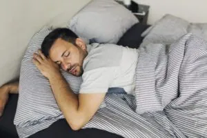 Importancia de dormir -Hombre soñando
