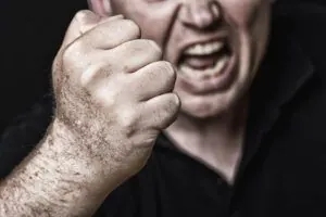 Personalidad antisocial - Hombre agresivo
