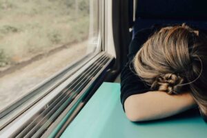 mujer con apnea del sueño