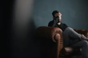 Estrés - hombre preocupado