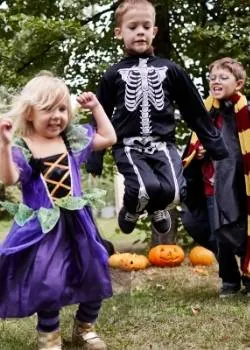 niños festejando halloween