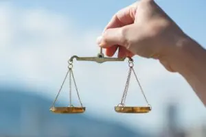 Psicología forense - Balanza justicia