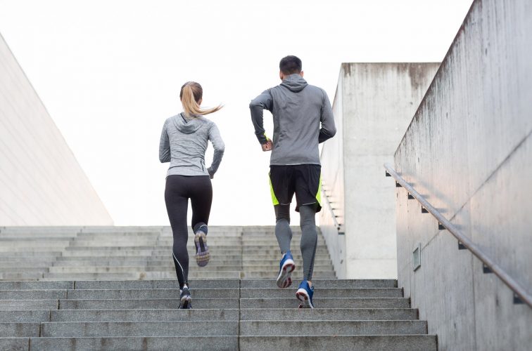 Ejercicio - Mujer y hombre entrenando